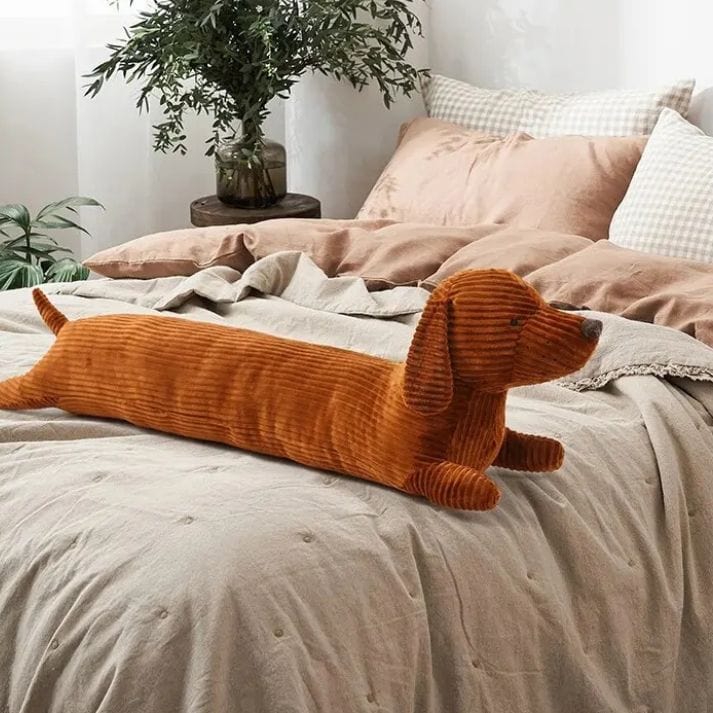 Coussin chien peluche | DreamySloth® Marron / 120x30 cm